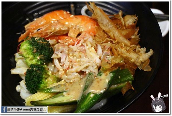 南丁目 いざかや串烤居酒屋：[食記]►屏東◄南丁目 いざかや串烤居酒屋／胡麻冷烏龍／明麻杏鮑菇／午魚一夜干／鹽烤松阪豬／北海道干貝／起司洋蔥串