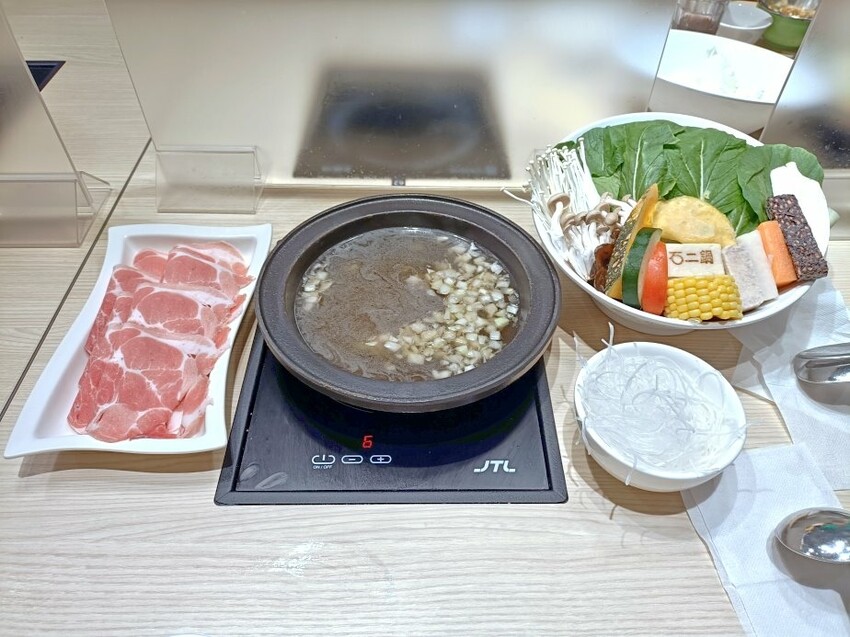 新北市樹林區樹林美食|石二鍋-樹林家樂福店,全新裝潢帶來全新感受!