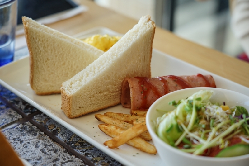 跳躍的宅男 - 花蓮靠海咖啡廳-秘密海咖啡 東大門夜市走路15分鐘 太平洋海濱公園旁