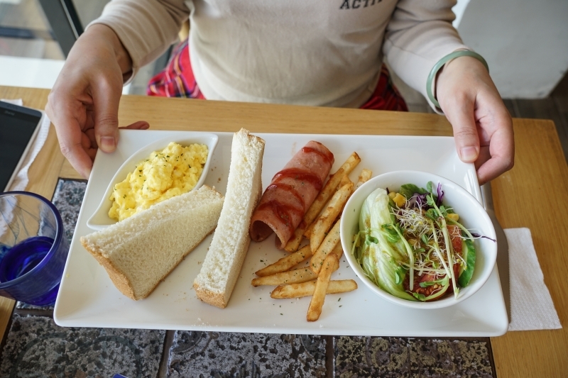 跳躍的宅男 - 花蓮靠海咖啡廳-秘密海咖啡 東大門夜市走路15分鐘 太平洋海濱公園旁