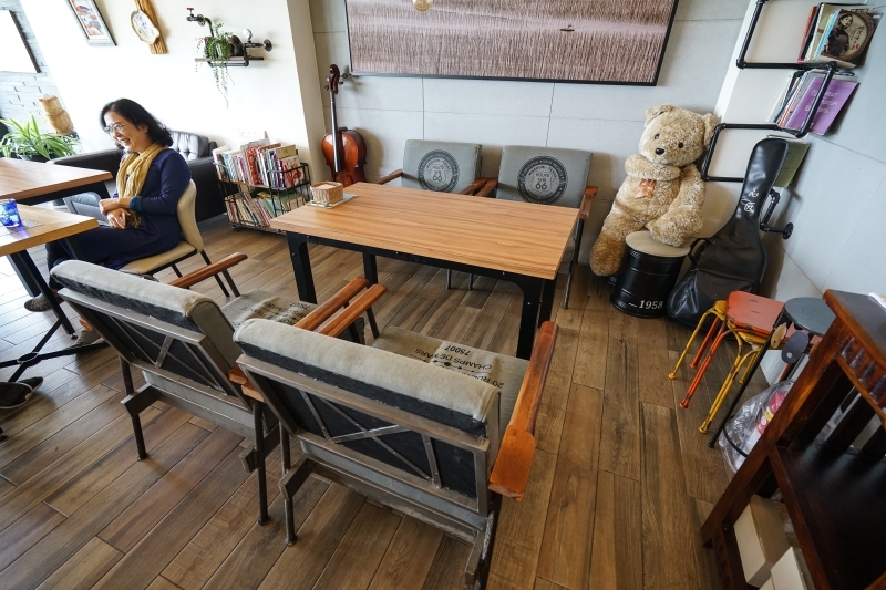 跳躍的宅男 - 花蓮靠海咖啡廳-秘密海咖啡 東大門夜市走路15分鐘 太平洋海濱公園旁