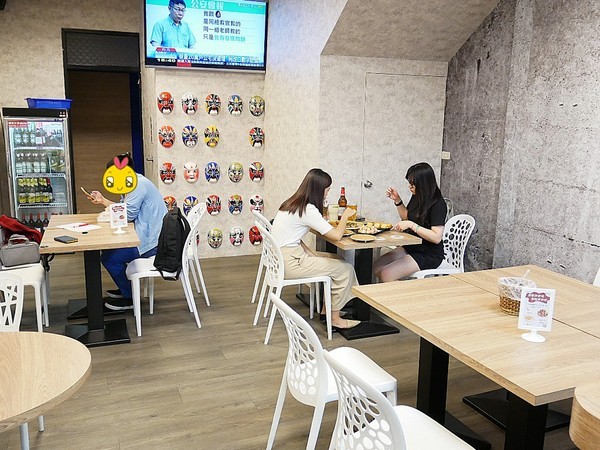 壹柒炸:壹柒炸-台中西屯區炸物店 近漢口國中 餐點選擇多且有脫油機 炸物清爽不油膩 再來杯啤酒就是最完美宵夜