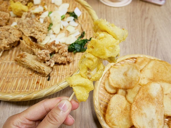 壹柒炸:壹柒炸-台中西屯區炸物店 近漢口國中 餐點選擇多且有脫油機 炸物清爽不油膩 再來杯啤酒就是最完美宵夜