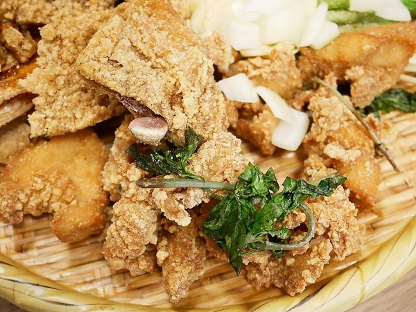 壹柒炸:壹柒炸-台中西屯區炸物店 近漢口國中 餐點選擇多且有脫油機 炸物清爽不油膩 再來杯啤酒就是最完美宵夜