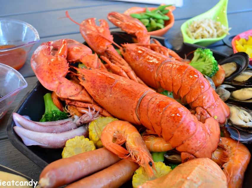 點波士頓龍蝦套餐加購99元，再贈送一隻波士頓龍蝦！