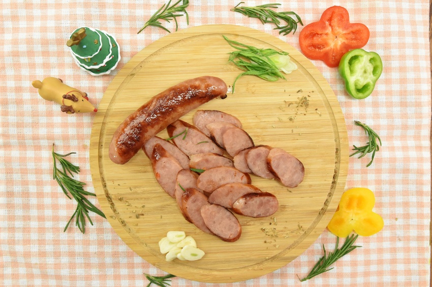 【香腸世家】#飛魚卵香腸 #櫻花蝦香腸 美味口感超越你想像，一同享受彈跳飛魚卵與嗆辣櫻花蝦的好滋味吧！