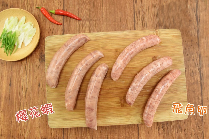 【香腸世家】#飛魚卵香腸 #櫻花蝦香腸 美味口感超越你想像，一同享受彈跳飛魚卵與嗆辣櫻花蝦的好滋味吧！
