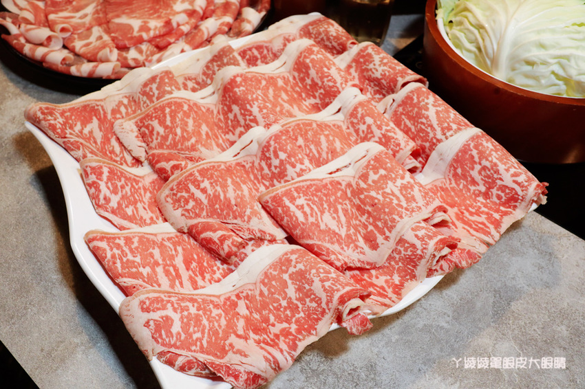 新竹火鍋推薦上官木桶鍋!竹北活體海鮮火鍋,竹科人揪團吃起來!免費請你吃肉盤