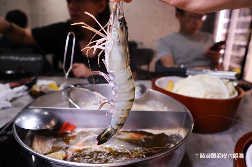 新竹火鍋無極限！竹北上官木桶鍋推出日本A5和牛吃到飽無限量供應，加碼送痛風海鮮船