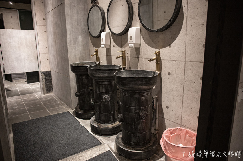 新竹竹北火鍋推薦上官木桶鍋！霸氣浮誇的甜蜜痛風海鮮船，堆得跟小火山一樣的肉盤！現撈波士頓龍蝦等你吃