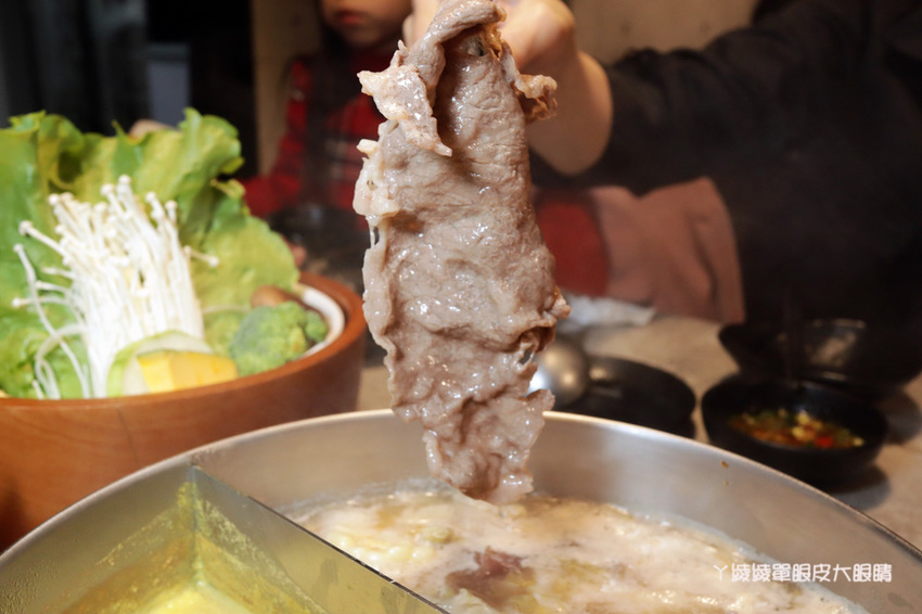新竹火鍋推薦上官木桶鍋!竹北活體海鮮火鍋,竹科人揪團吃起來!免費請你吃肉盤