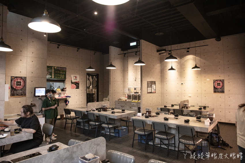 新竹竹北火鍋推薦上官木桶鍋！霸氣浮誇的甜蜜痛風海鮮船，堆得跟小火山一樣的肉盤！現撈波士頓龍蝦等你吃