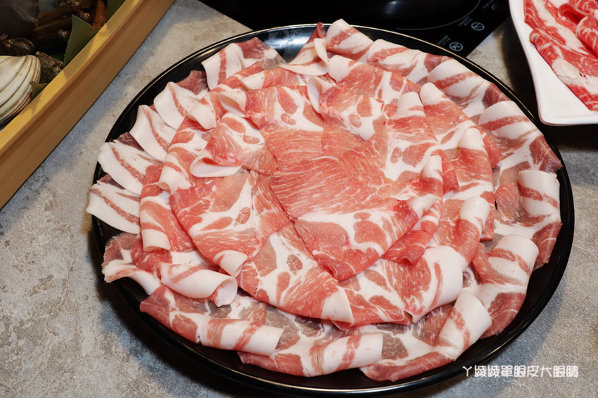 新竹火鍋推薦上官木桶鍋!竹北活體海鮮火鍋,竹科人揪團吃起來!免費請你吃肉盤