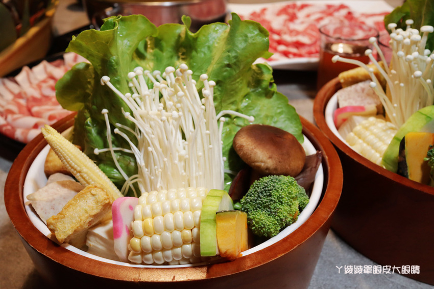 新竹火鍋推薦上官木桶鍋!竹北活體海鮮火鍋,竹科人揪團吃起來!免費請你吃肉盤