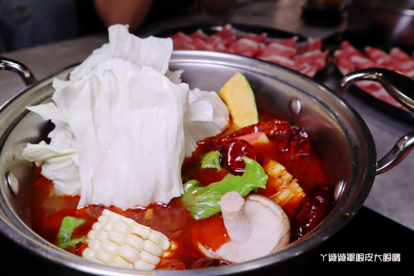 新竹火鍋無極限！竹北上官木桶鍋推出日本A5和牛吃到飽無限量供應，加碼送痛風海鮮船