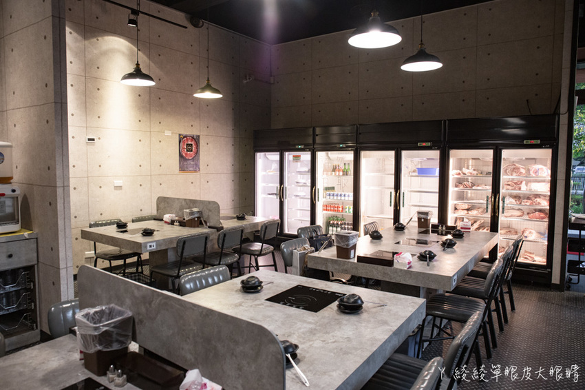 新竹竹北火鍋推薦上官木桶鍋！霸氣浮誇的甜蜜痛風海鮮船，堆得跟小火山一樣的肉盤！現撈波士頓龍蝦等你吃