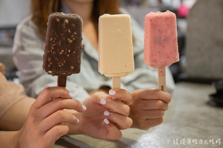 新竹竹北火鍋推薦上官木桶鍋！霸氣浮誇的甜蜜痛風海鮮船，堆得跟小火山一樣的肉盤！現撈波士頓龍蝦等你吃