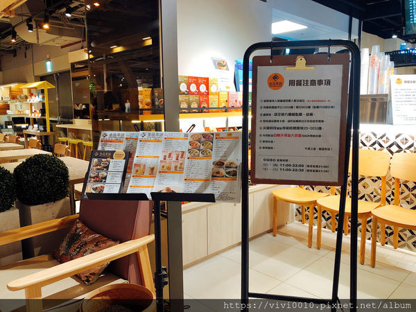 圓圓家愛吃貨-《台北南西誠品》老字號的金品茶語，變身時尚亮麗茶水鋪，文青少女必須朝聖!牛肉麵簡直一絕超好吃