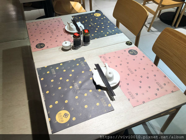 圓圓家愛吃貨-《台北南西誠品》老字號的金品茶語，變身時尚亮麗茶水鋪，文青少女必須朝聖!牛肉麵簡直一絕超好吃