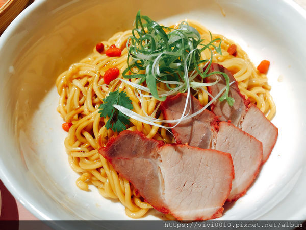 圓圓家愛吃貨-《台北南西誠品》老字號的金品茶語，變身時尚亮麗茶水鋪，文青少女必須朝聖!牛肉麵簡直一絕超好吃