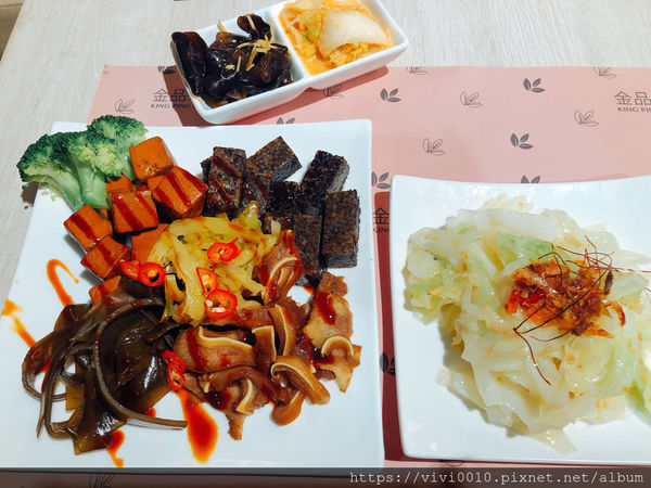 圓圓家愛吃貨-《台北南西誠品》老字號的金品茶語，變身時尚亮麗茶水鋪，文青少女必須朝聖!牛肉麵簡直一絕超好吃