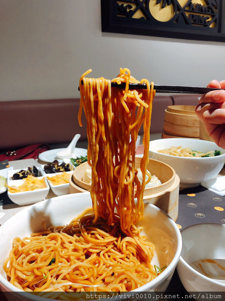 圓圓家愛吃貨-《台北南西誠品》老字號的金品茶語，變身時尚亮麗茶水鋪，文青少女必須朝聖!牛肉麵簡直一絕超好吃