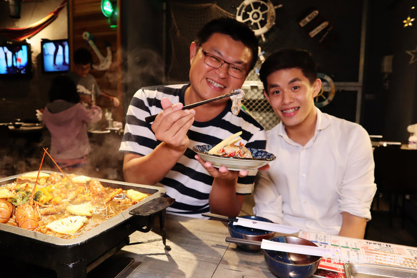新竹宵夜|海の貨海鮮料理,抖音超夯的重慶麻辣小龍蝦烤魚在新竹也吃得到