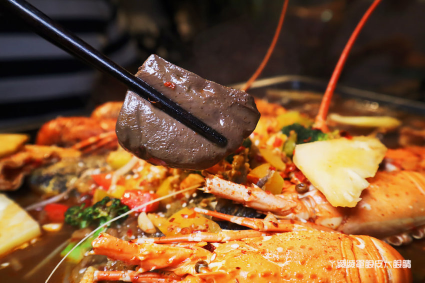 新竹宵夜｜海の貨海鮮料理，抖音超夯的重慶麻辣小龍蝦烤魚在新竹也吃得到