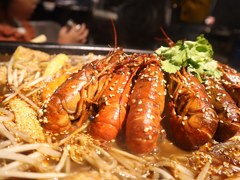 海貨海鮮料理,重慶小龍蝦麻辣烤魚,紅(白)蝦,螃蟹,三杯鳳螺多種選擇美味快炒,滿滿海味,聚餐暢飲無菜單