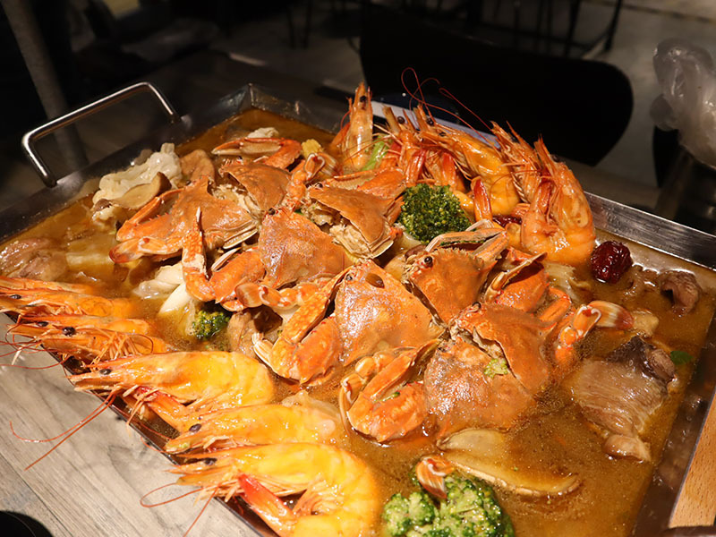 海貨海鮮料理,重慶小龍蝦麻辣烤魚,紅(白)蝦,螃蟹,三杯鳳螺多種選擇美味快炒,滿滿海味,聚餐暢飲無菜單