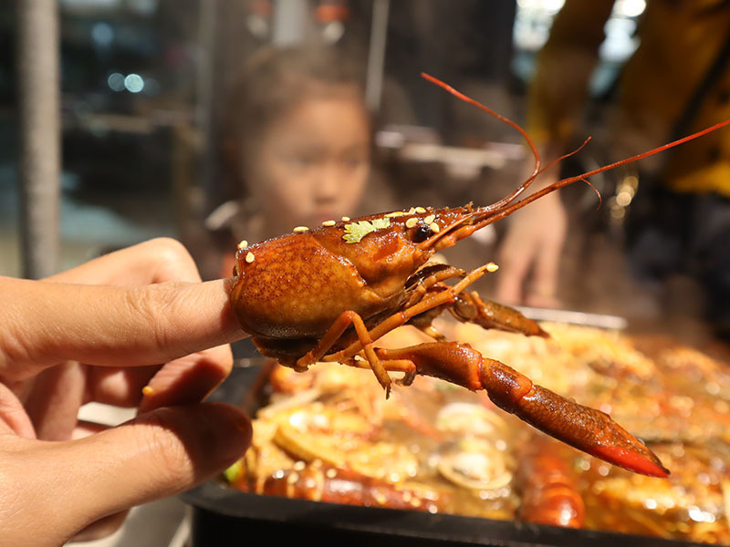 海貨海鮮料理,重慶小龍蝦麻辣烤魚,紅(白)蝦,螃蟹,三杯鳳螺多種選擇美味快炒,滿滿海味,聚餐暢飲無菜單