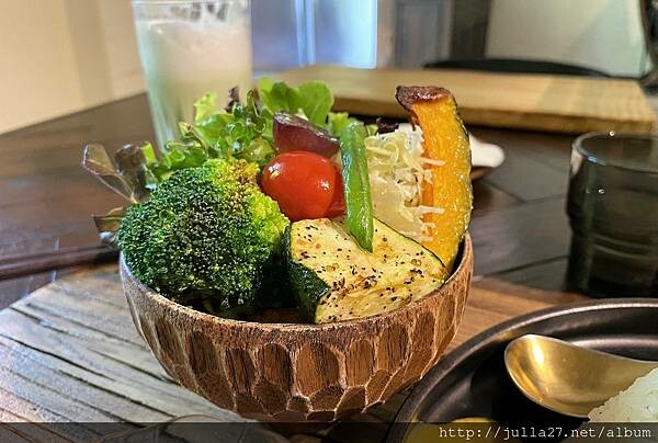 20220811_040312488_iOS-1