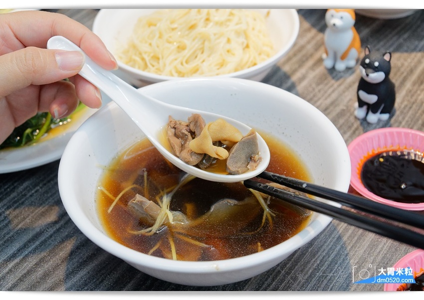 中和小吃美食推薦,鐘予原味當歸鴨仁愛店,冬令溫補必吃~當歸鴨麵線x鴨片飯,內用續湯免費,捷運南勢角站美食推薦,興南夜市周邊美食推薦, - 大胃米粒 DAVID & MILLY