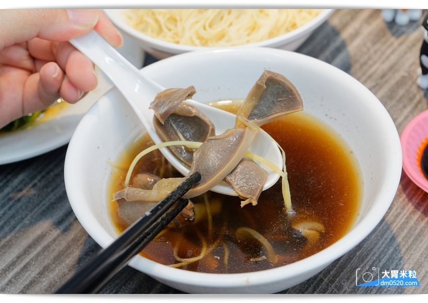 中和小吃美食推薦,鐘予原味當歸鴨仁愛店,冬令溫補必吃~當歸鴨麵線x鴨片飯,內用續湯免費,捷運南勢角站美食推薦,興南夜市周邊美食推薦, - 大胃米粒 DAVID & MILLY