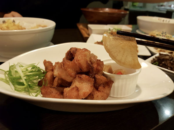 最新菜單『六堆伙房』|不油又不膩的客家料理|平價CP值又高|閉者眼隨便點都好吃|鹹蛋絲瓜麵線|美濃花生豆腐|豆香腐乳雞