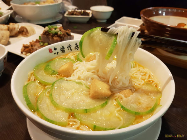 最新菜單『六堆伙房』|不油又不膩的客家料理|平價CP值又高|閉者眼隨便點都好吃|鹹蛋絲瓜麵線|美濃花生豆腐|豆香腐乳雞