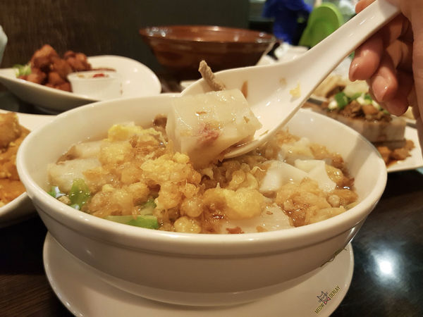 最新菜單『六堆伙房』|不油又不膩的客家料理|平價CP值又高|閉者眼隨便點都好吃|鹹蛋絲瓜麵線|美濃花生豆腐|豆香腐乳雞