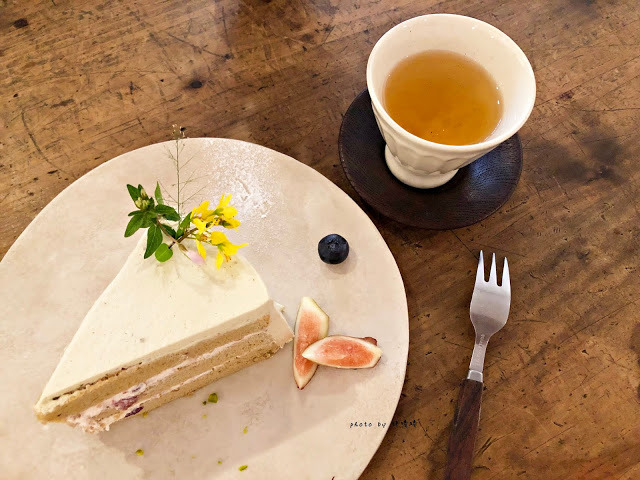 【嘉義 西區】霜空咖啡🍰國華街上的低調小店，沒有醒目招牌，卻有令人回味再三的美味甜點，IG熱門打卡點，沉靜優雅的氣氛，值得一訪再訪💕