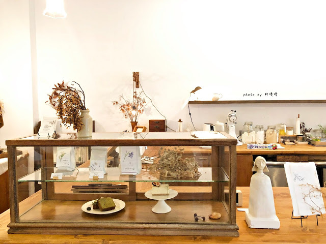 【嘉義 西區】霜空咖啡🍰國華街上的低調小店，沒有醒目招牌，卻有令人回味再三的美味甜點，IG熱門打卡點，沉靜優雅的氣氛，值得一訪再訪💕