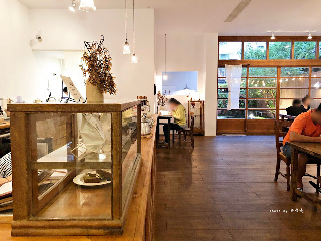 【嘉義 西區】霜空咖啡🍰國華街上的低調小店，沒有醒目招牌，卻有令人回味再三的美味甜點，IG熱門打卡點，沉靜優雅的氣氛，值得一訪再訪💕