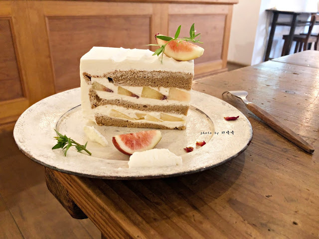 【嘉義 西區】霜空咖啡🍰國華街上的低調小店，沒有醒目招牌，卻有令人回味再三的美味甜點，IG熱門打卡點，沉靜優雅的氣氛，值得一訪再訪💕