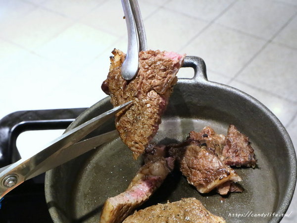 松牛川町：台中美食│松牛川町〃大里美食推薦！現場炙燒巨無霸戰斧，多人聚餐推薦，可包場～