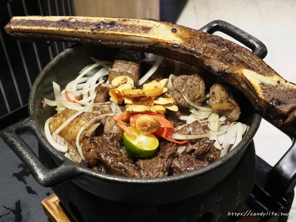 松牛川町：台中美食│松牛川町〃大里美食推薦！現場炙燒巨無霸戰斧，多人聚餐推薦，可包場～
