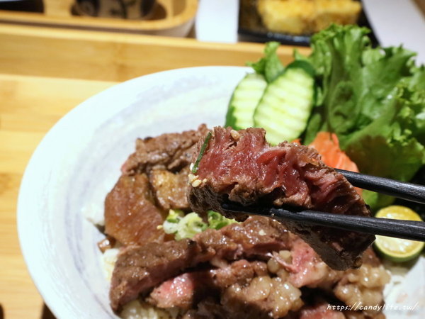 松牛川町：台中美食│松牛川町〃大里美食推薦！現場炙燒巨無霸戰斧，多人聚餐推薦，可包場～