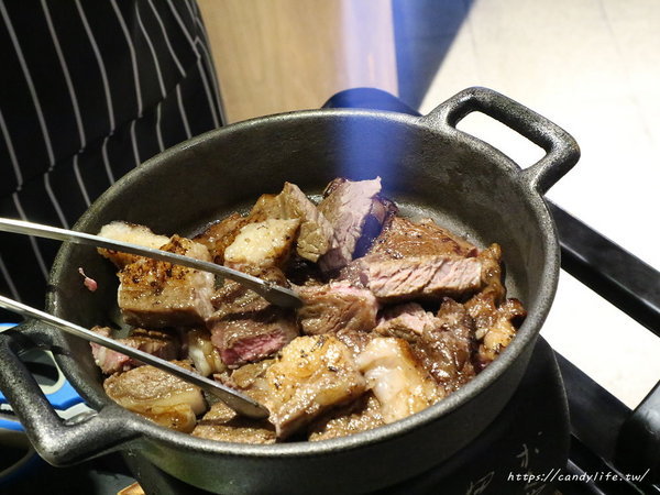 松牛川町：台中美食│松牛川町〃大里美食推薦！現場炙燒巨無霸戰斧，多人聚餐推薦，可包場～