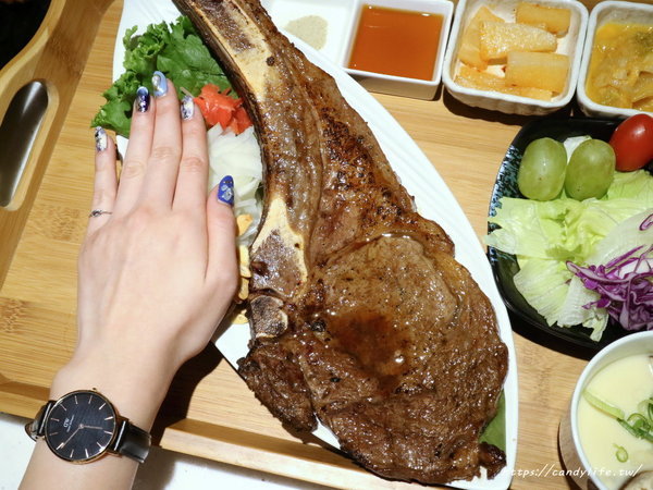 松牛川町：台中美食│松牛川町〃大里美食推薦！現場炙燒巨無霸戰斧，多人聚餐推薦，可包場～