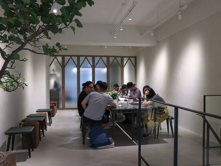 東區咖啡廳》世界沖煮大賽冠軍王策咖啡廳VWI by CHADWANG，超級簡質感風格咖啡廳，手沖精品咖啡推薦 - Lexies Blog，寫食派