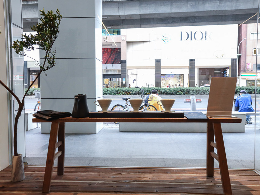 東區咖啡廳》世界沖煮大賽冠軍王策咖啡廳VWI by CHADWANG，超級簡質感風格咖啡廳，手沖精品咖啡推薦 - Lexies Blog，寫食派