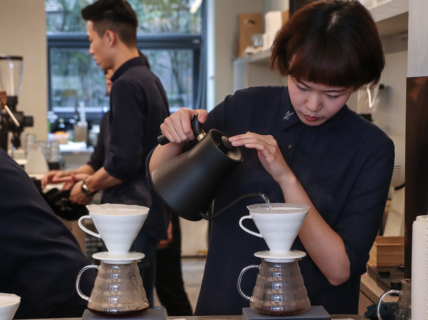 東區咖啡廳》世界沖煮大賽冠軍王策咖啡廳VWI by CHADWANG，超級簡質感風格咖啡廳，手沖精品咖啡推薦 - Lexies Blog，寫食派