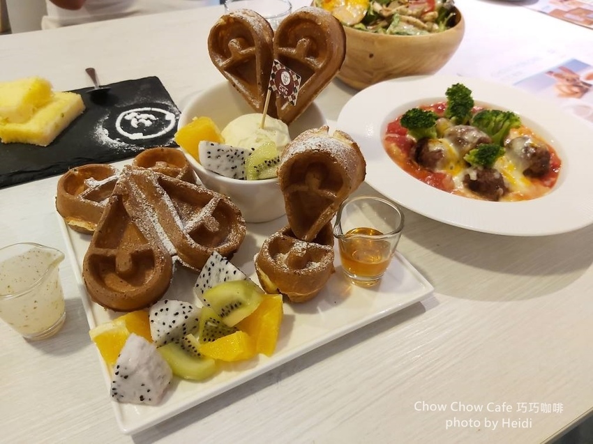 台中南屯下午茶 Chow Chow Cafe 巧巧咖啡 果山果海鬆餅.jpg